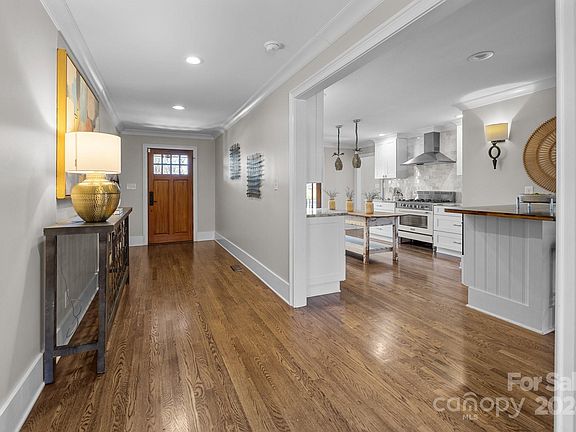 5th image of 1818 Wandering Way Dr