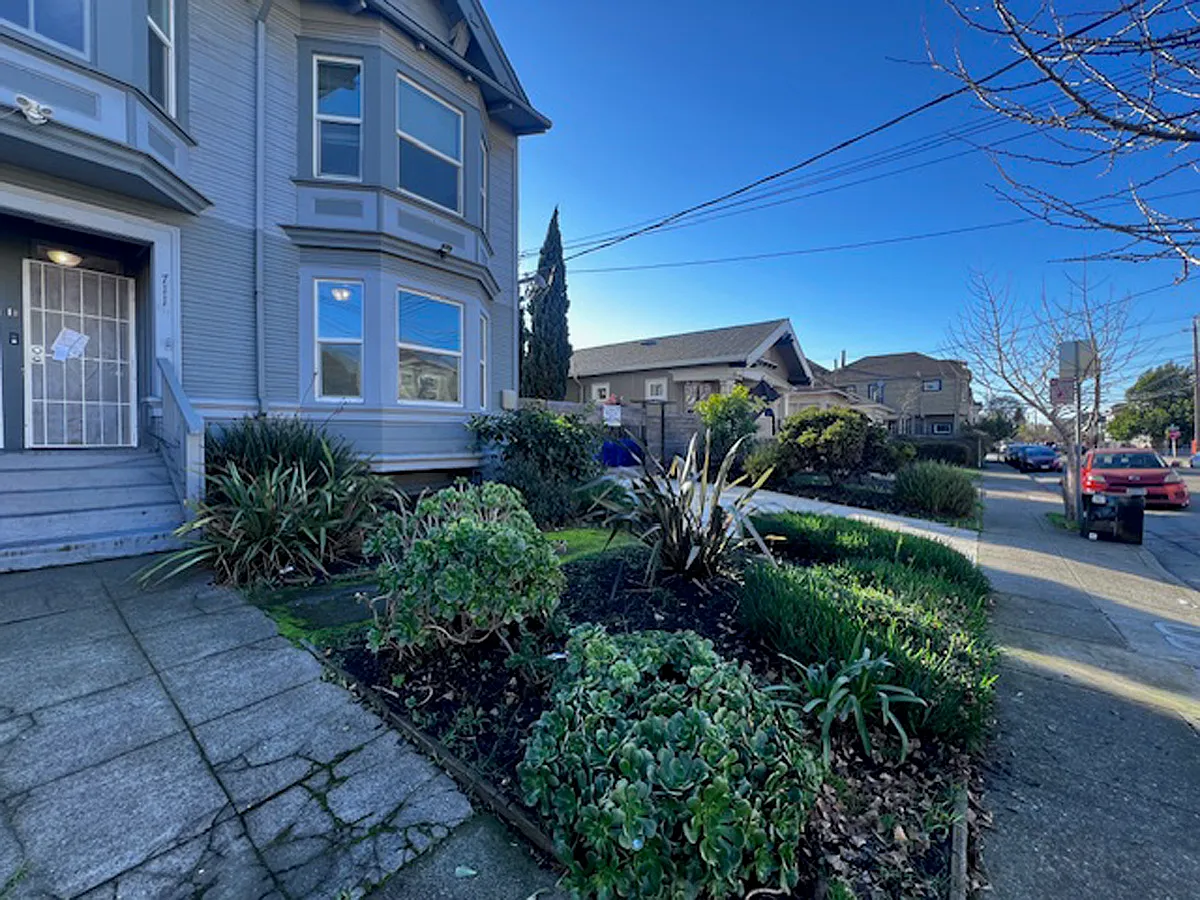 Building Photo - 709 32nd St