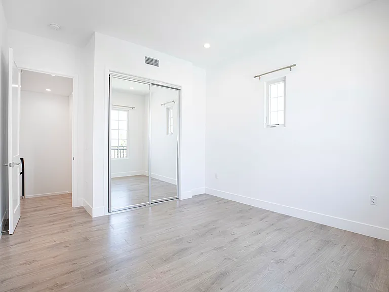 1029 Melrose Ave #104 — Photo 33