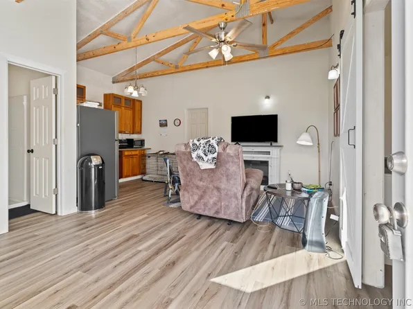 128 2137th Rd, Bartlesville, OK 74003