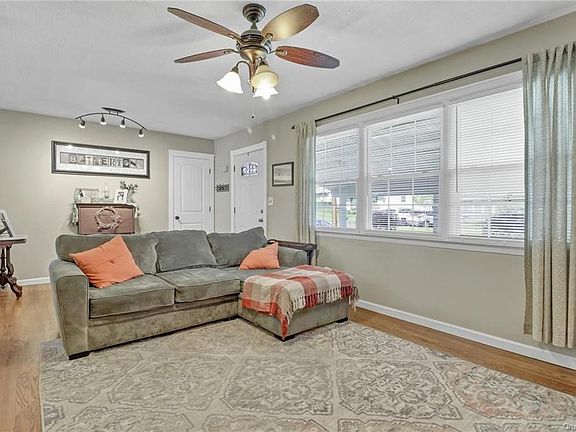 5th image of 7 Sherman Dr