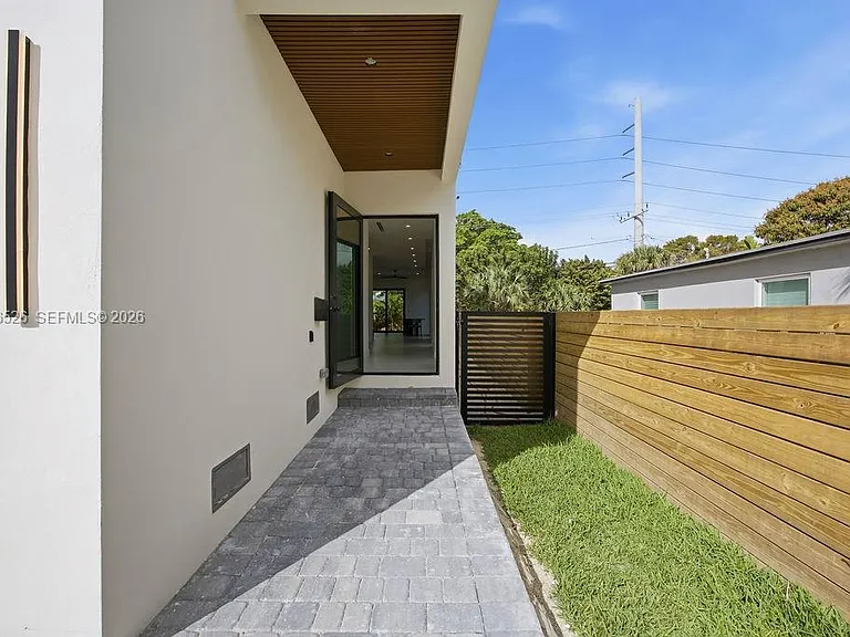 1337 NE 13th Ave #1337 — Photo 4