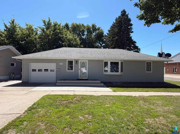 231 Elizabeth St E, Edgerton, MN 56128