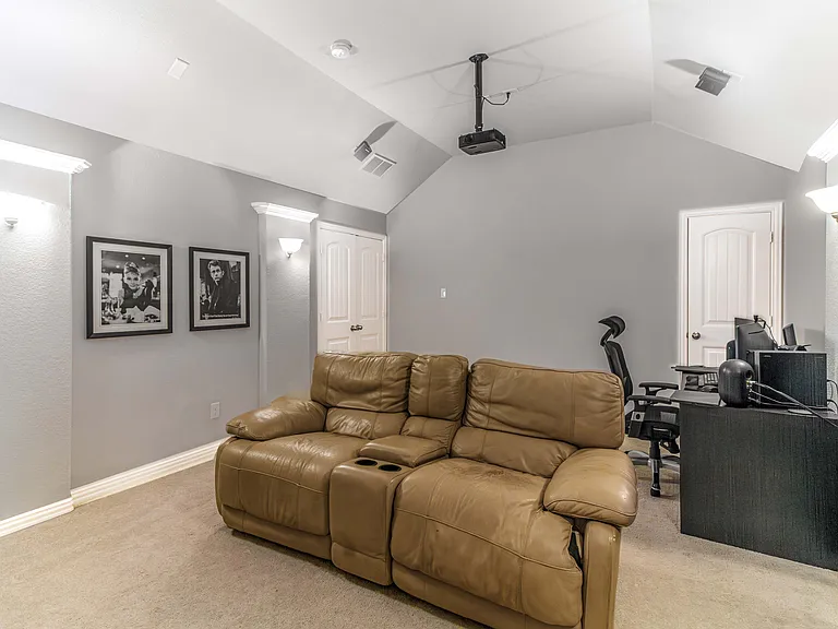 600 Wilshire Ln — Photo 10