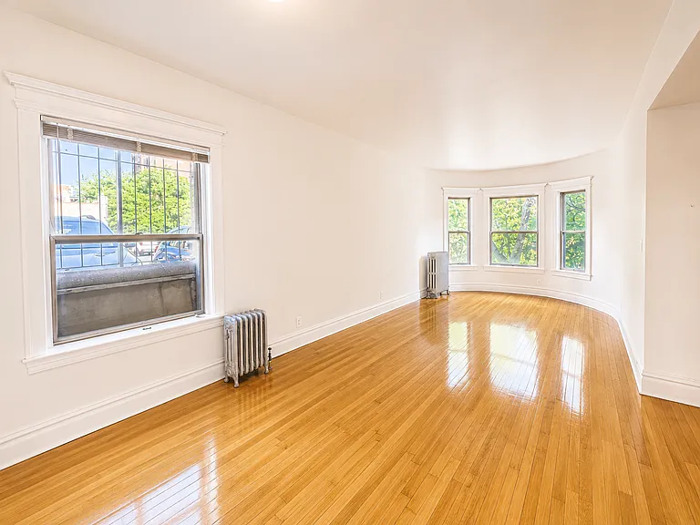 668 W Sheridan Rd #2 — Photo 1