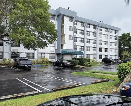 2501 Riverside Dr #402A Photo 1