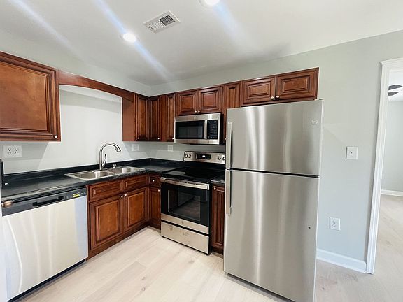 5th image of 214 S Main St APT 2
