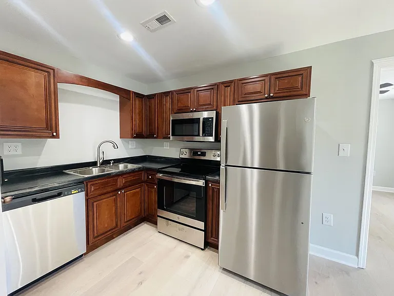 214 S Main St — Photo 5