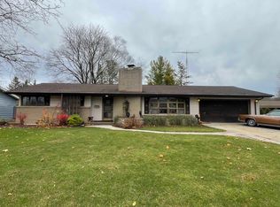 1031 E Crescent Dr, Manitowoc, WI 54220