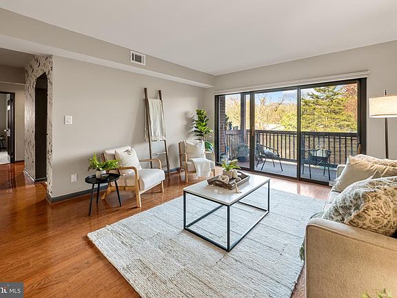 3rd image of 205 Skyhill Rd APT 4