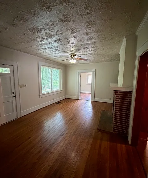 3160 Lake Ave — Photo 3