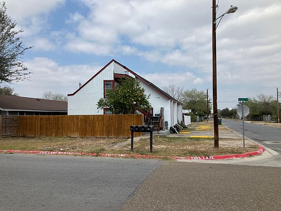 5th image of 200 W 4th St APT 1