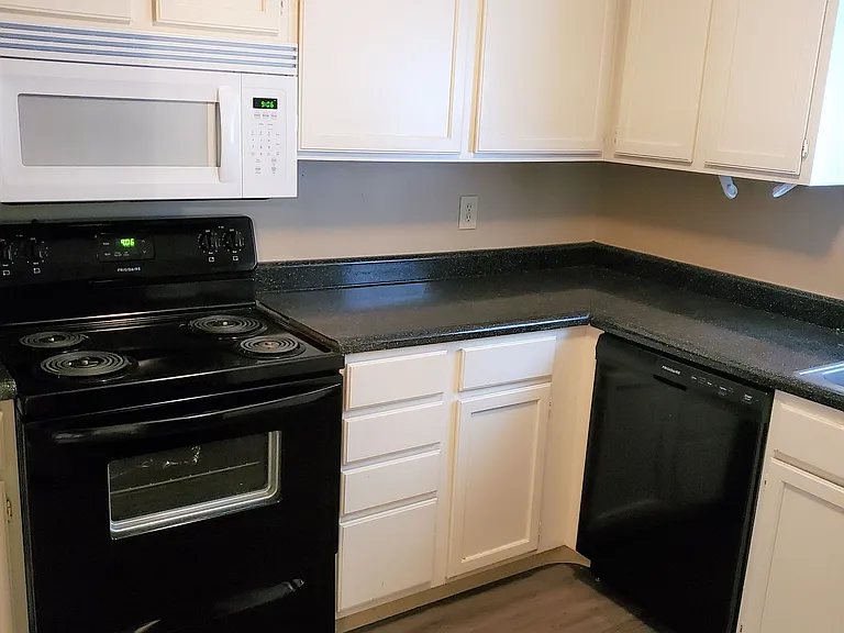 Hickory Grove — Photo 10