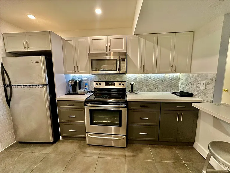 800 NE 195th St #314 — Photo 17