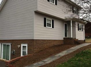 5606 Claridge Dr, Hickory, NC 28602