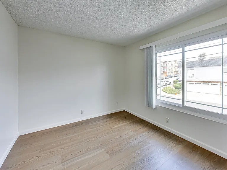 310 Castle St — Photo 19