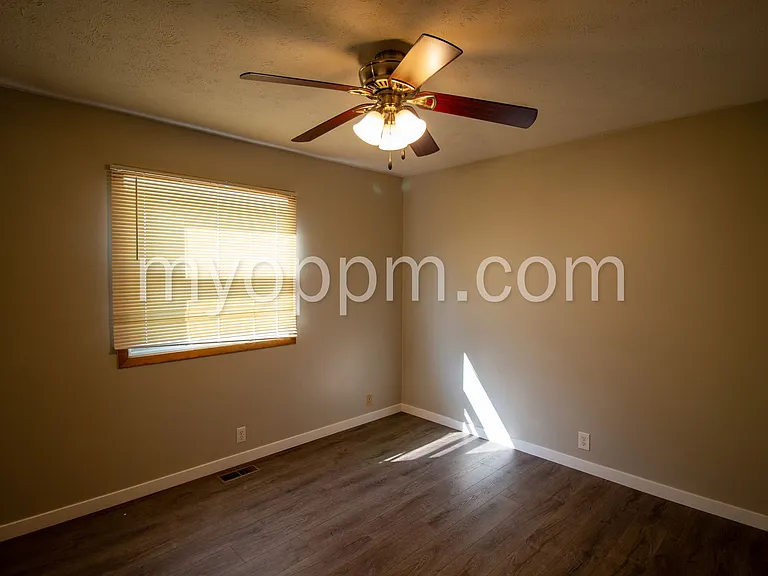9129 Grand Ave — Photo 13