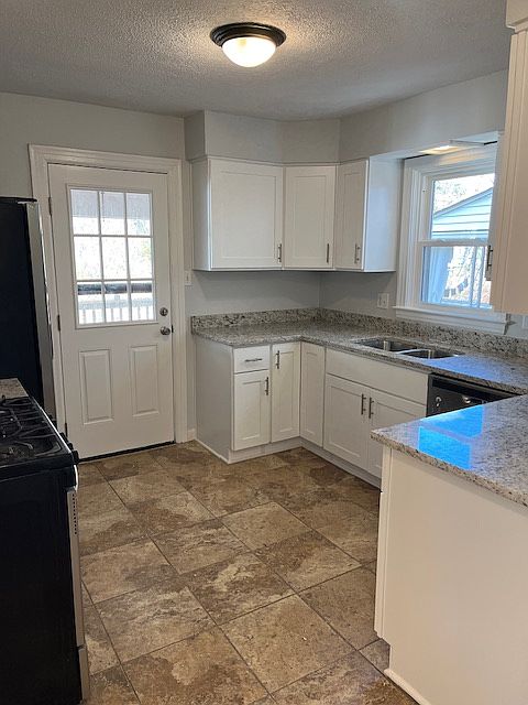 Kitchen -- New Cabinets & Countertops