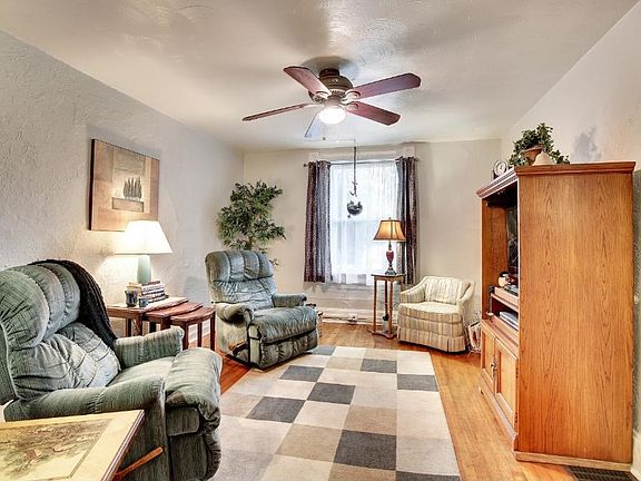 5th image of 429 Thomas Ave