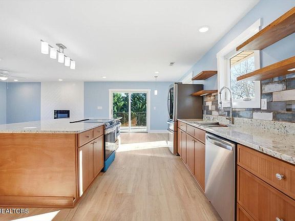 5th image of 743 Garrett Rd