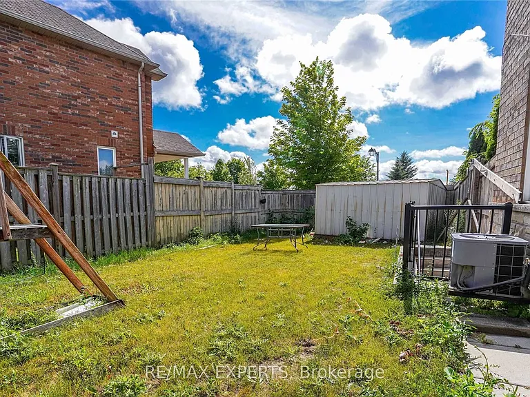33 Saltspring Dr — Photo 24