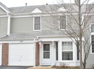 137 E Shag Bark Ln, Streamwood, IL