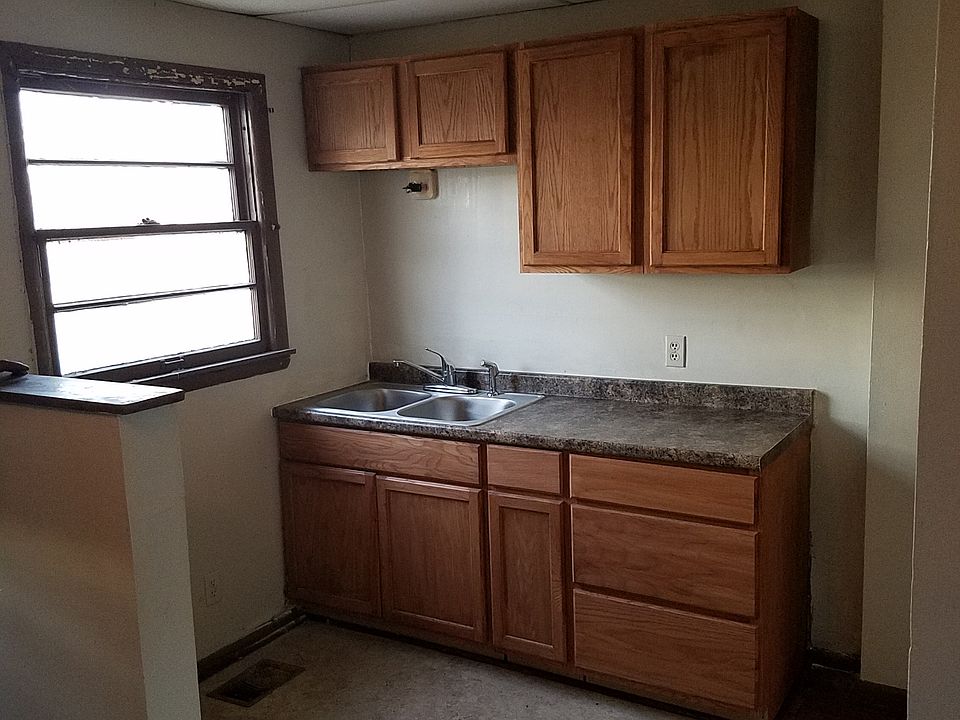 2nd image of 797-99 Whitethorne Ave