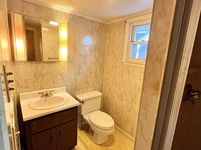 221 Luella Ave — Photo 11