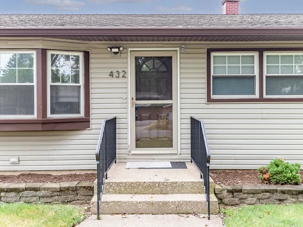 432 W 67th Ln, Merrillville, IN 46410