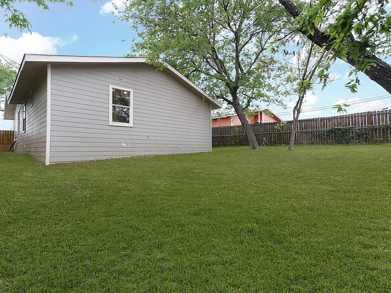 1326 Ervin St — Photo 1