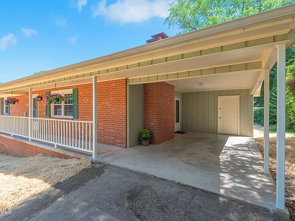 2nd image of 2895 Dixie Lee Cir