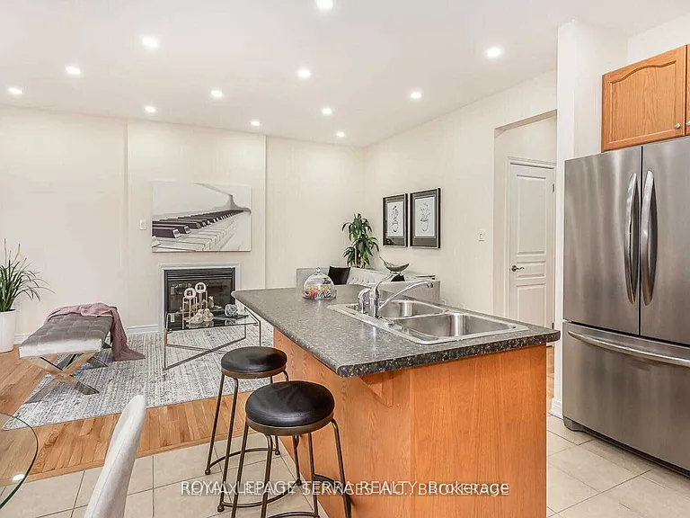 9 Chesterwood Cres — Photo 6