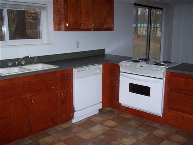 2nd image of 1300 Haley Dr NE