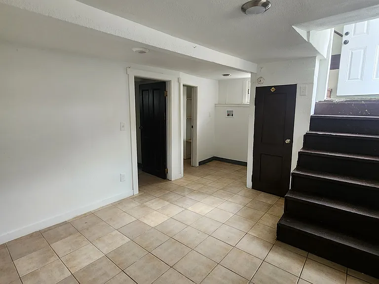 424 W Chestnut St — Photo 9