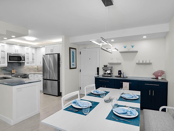 3rd image of 320 Seaview Ct APT 1607