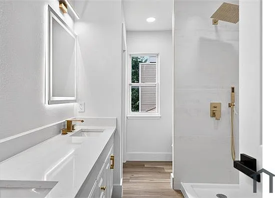 4 bed, 2304 sqft, $2,750 — Photo 2