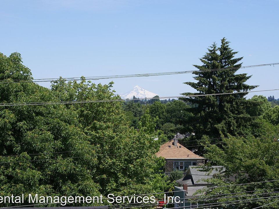 2nd image of 1118 SE Rhone St APT 2