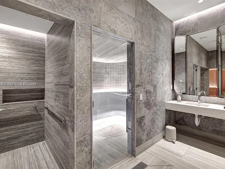 2655 S Bayshore Dr #403 — Photo 30