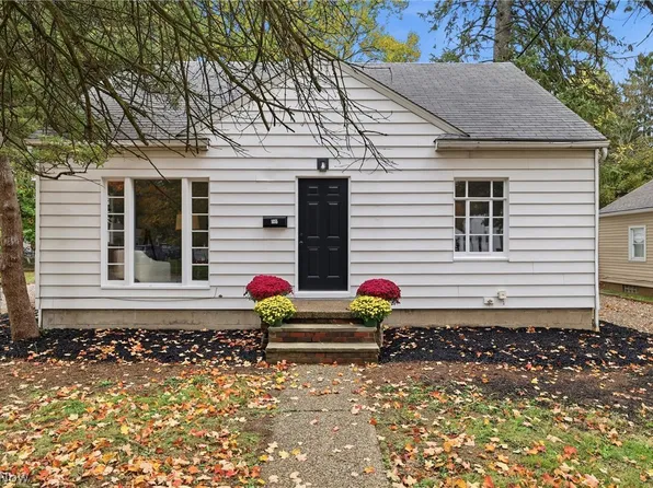 1055 Seward Ave, Akron, OH 44320