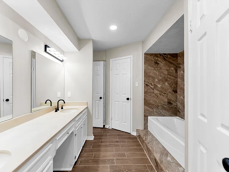 8102 Autumn Willow Dr — Photo 35