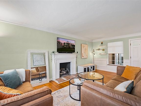 3rd image of 4015 W 163rd St
