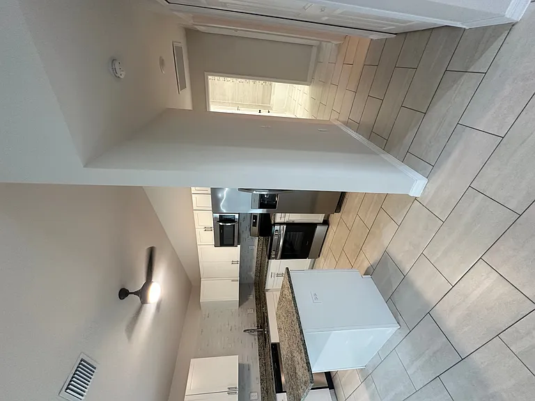 1105 NE 6th Pl — Photo 45
