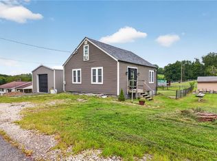 424 Pershing Ave, Houston, PA 15342