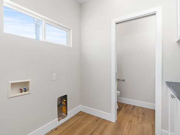 4th image of 154 Albert Pl Unit B