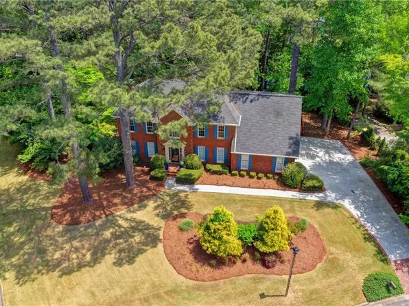 3879 Rainforest Cir, Peachtree Corners, GA 30092