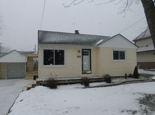 7751 Vernier Ln, Fair Haven, MI 48023
