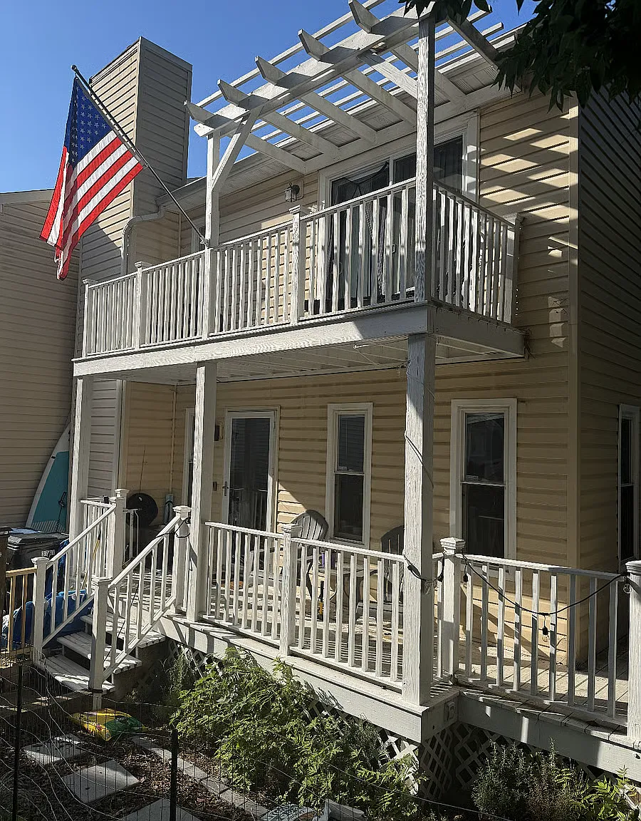 2 bed, 1.5 bath, 1040 sqft, $2,700 — Photo 1