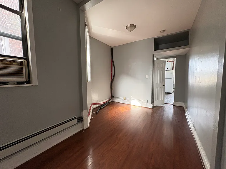 8 Saint Pauls Ave #4L — Photo 2