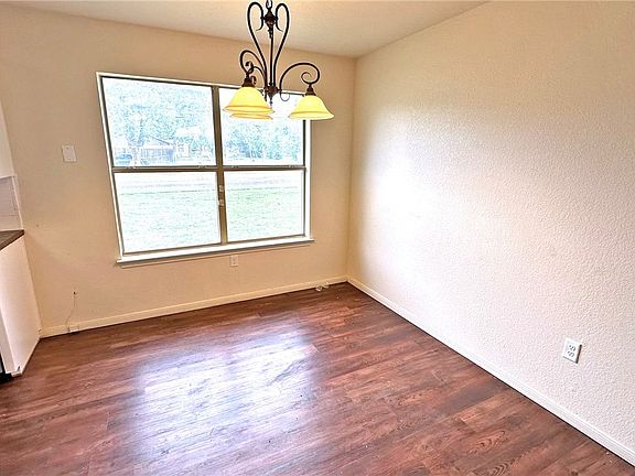5th image of 108 E Reagan Ave