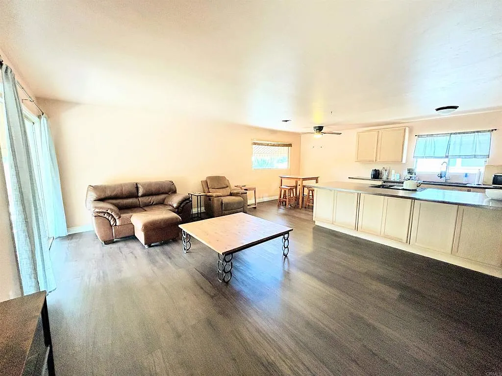 3 bed, 1250 sqft, $3,500 — Photo 3